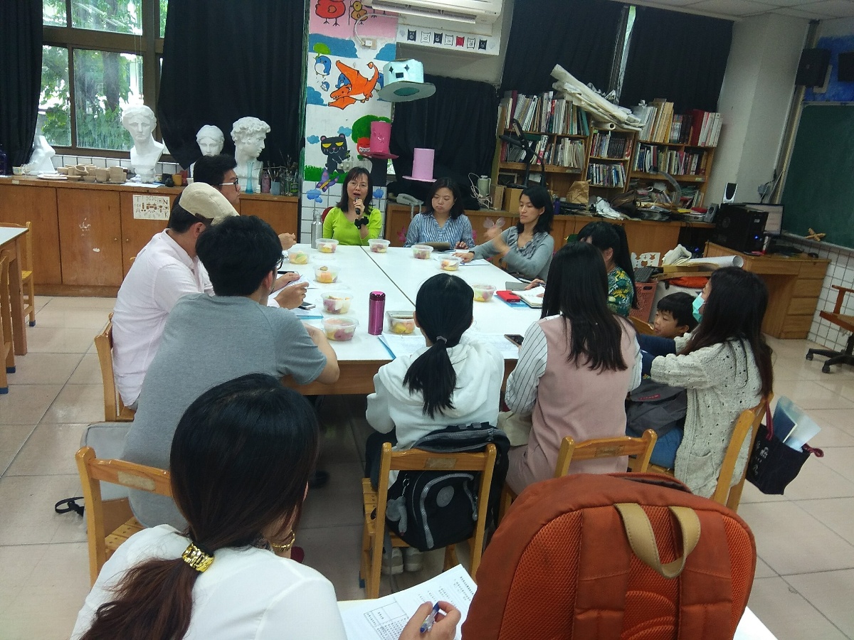 林麗雲_進行市級公開觀課，外縣市教師亦踴躍參加。